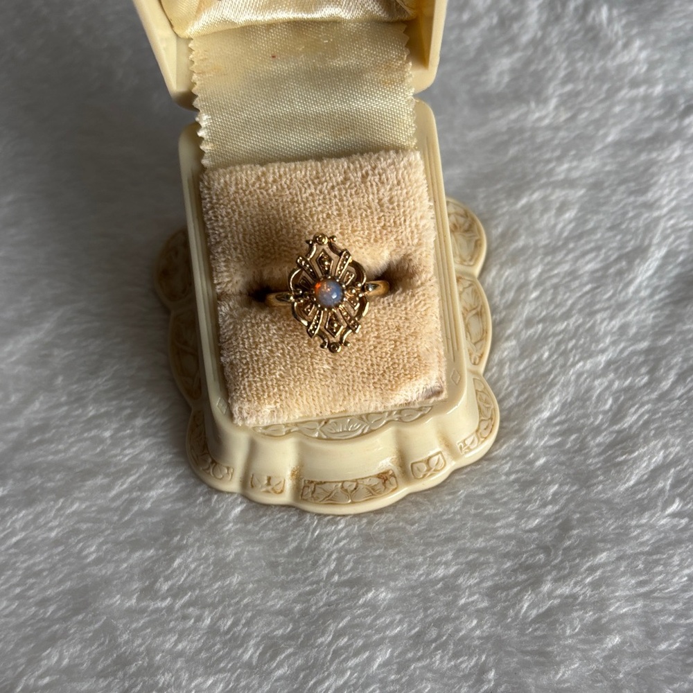 Vintage Avon faux opal ring